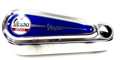Tapa mozo Vespa 125/150/160 " Vespa Service" cromado azul